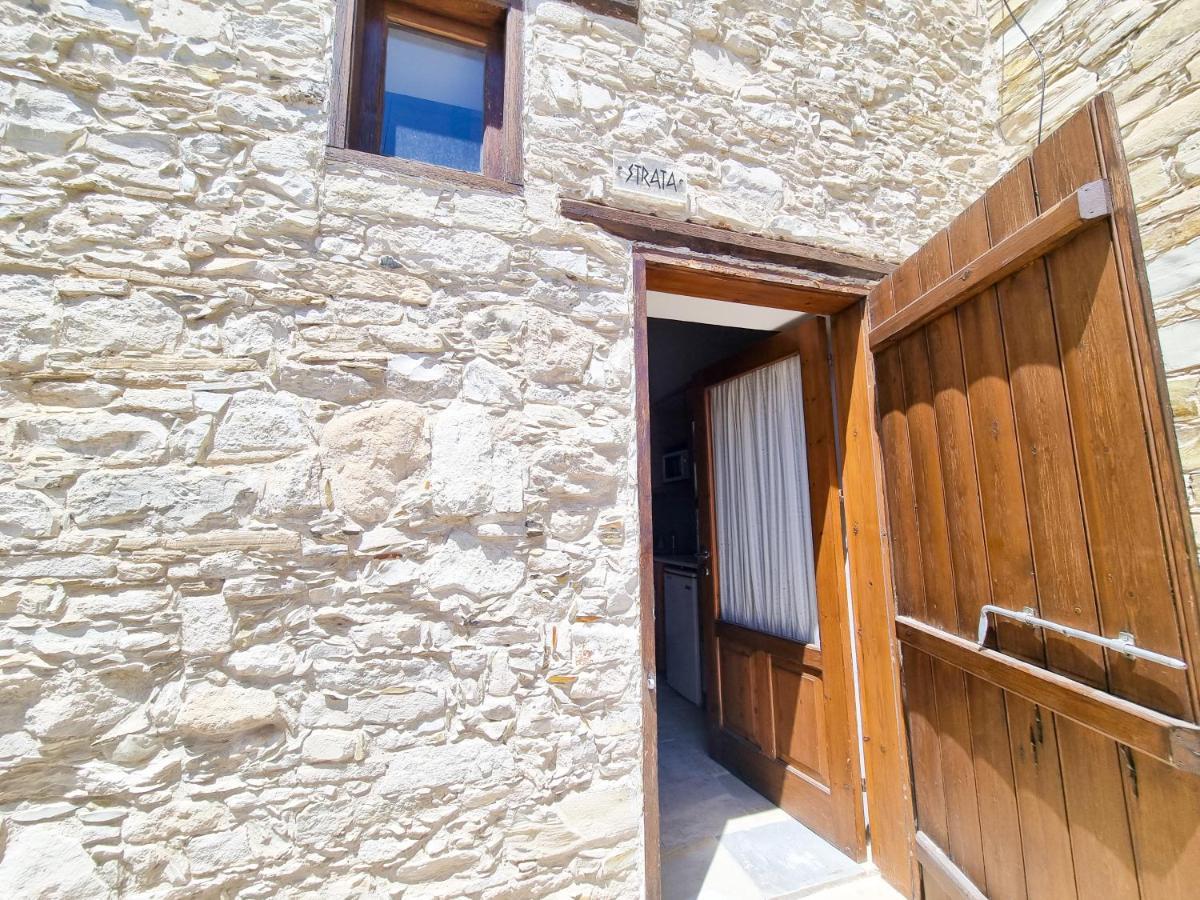 Poolside Escape Studio In Skarinou Village With Pool Facilities Екстериор снимка